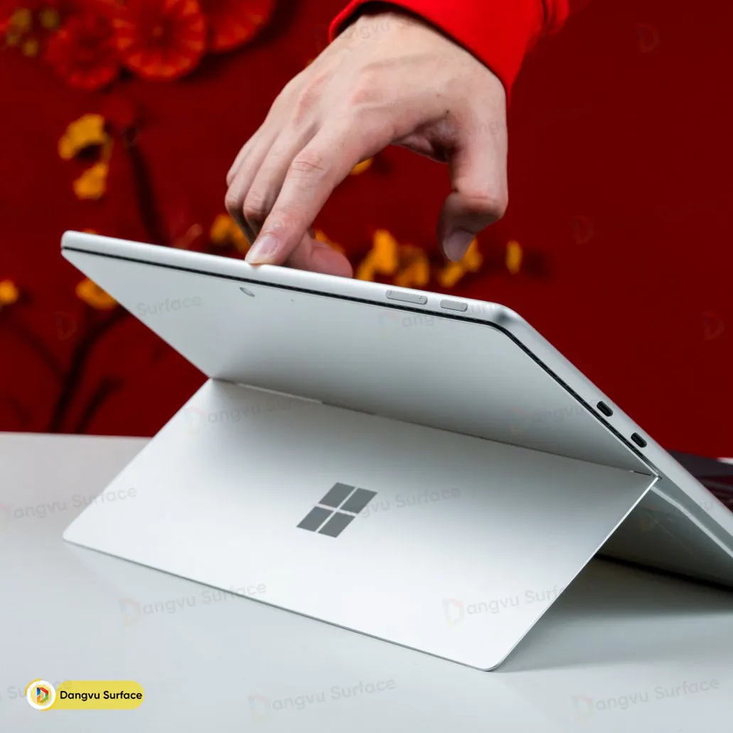 Chân đế Kickstand trên Surface Pro 9 linh hoạt