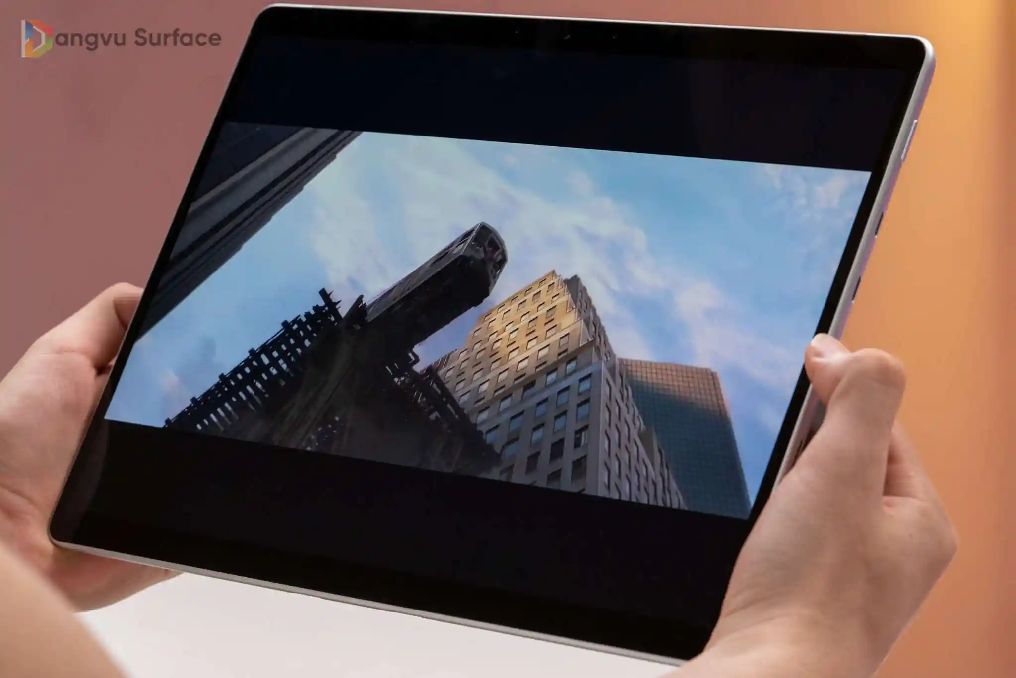 Giải trí trên màn hình Surface Pro 8