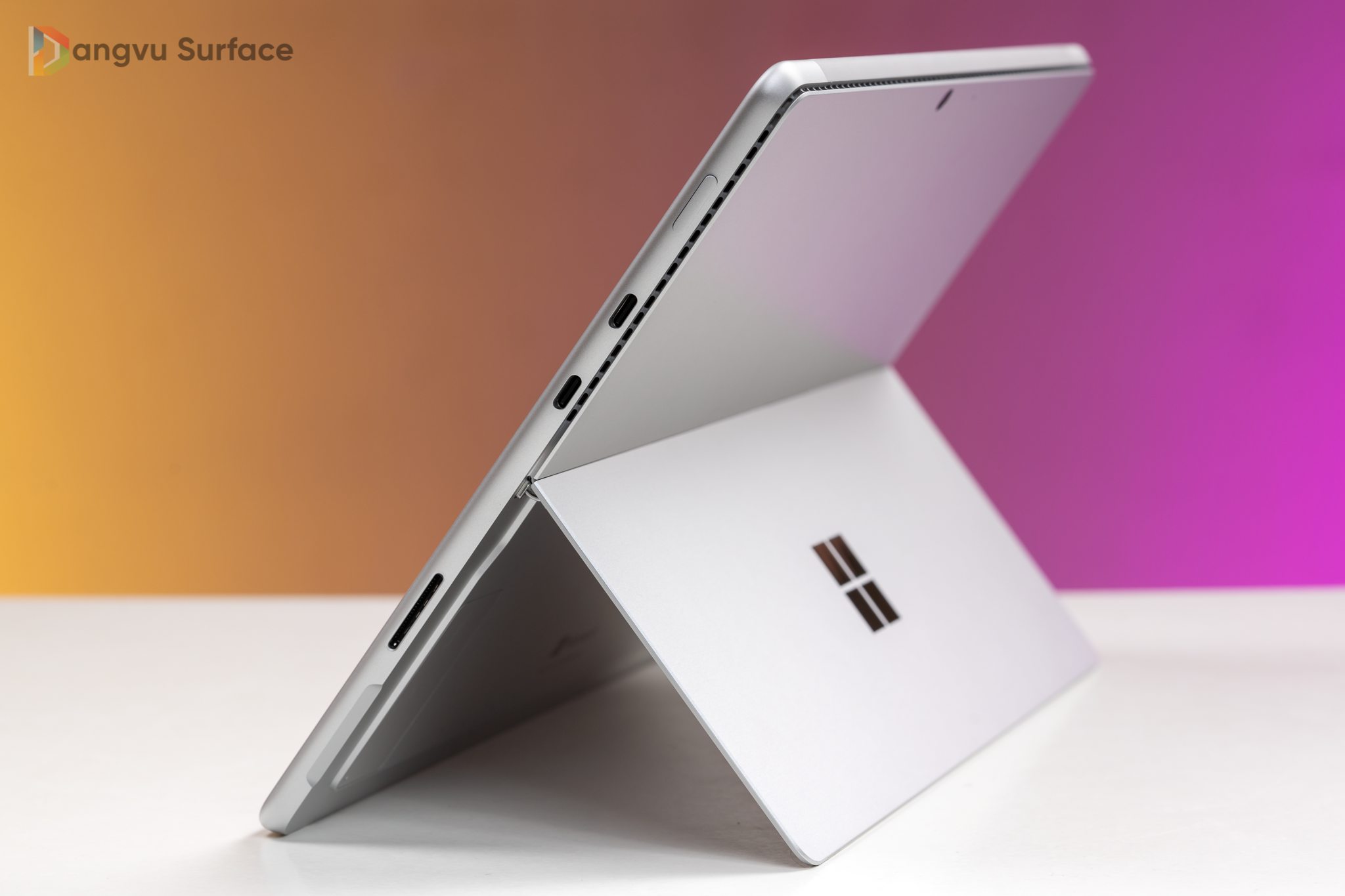 Khe Tản Nhiệt Trên Surface Pro 8