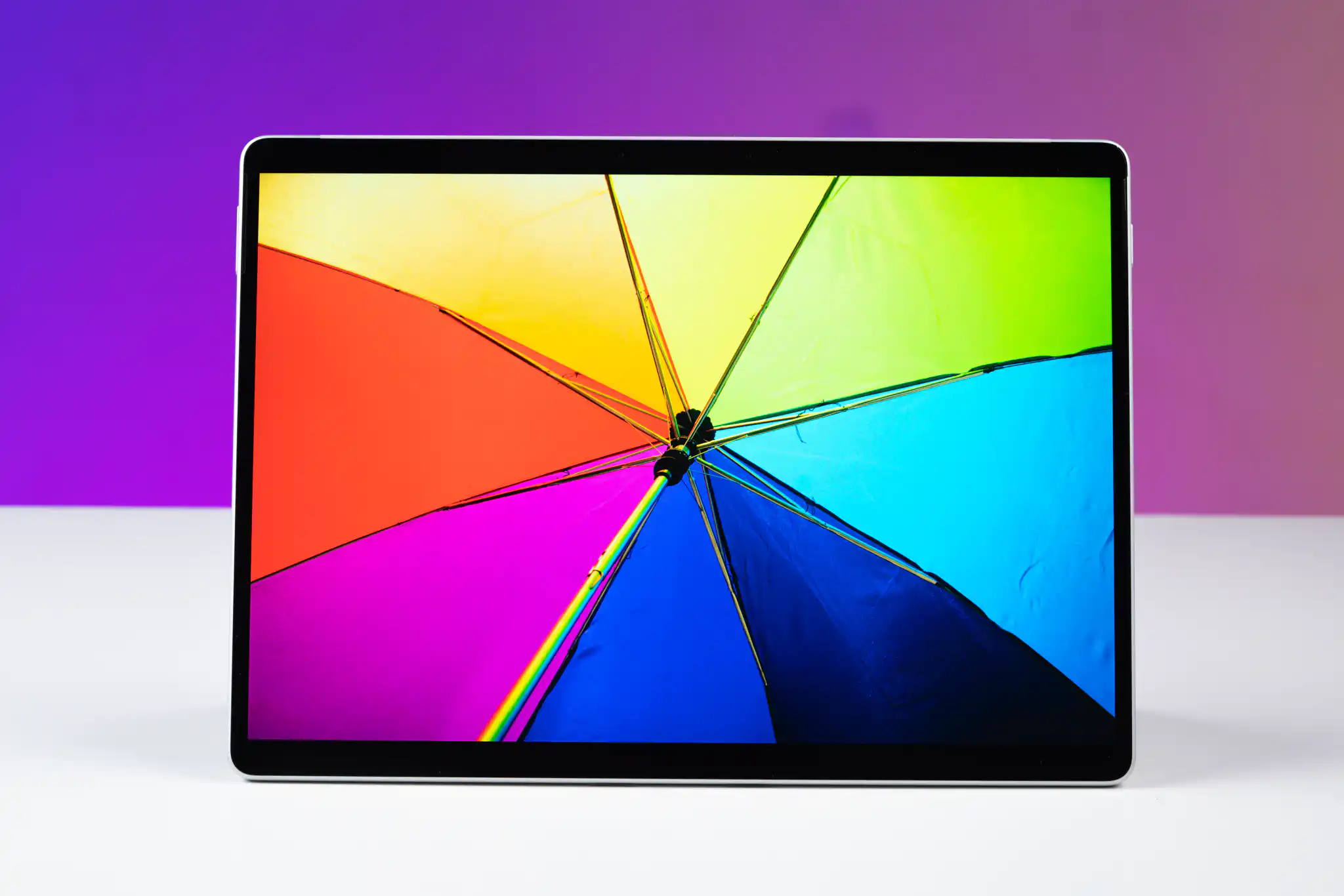 Màu sắc màn hình Surface Pro 8 chính xác