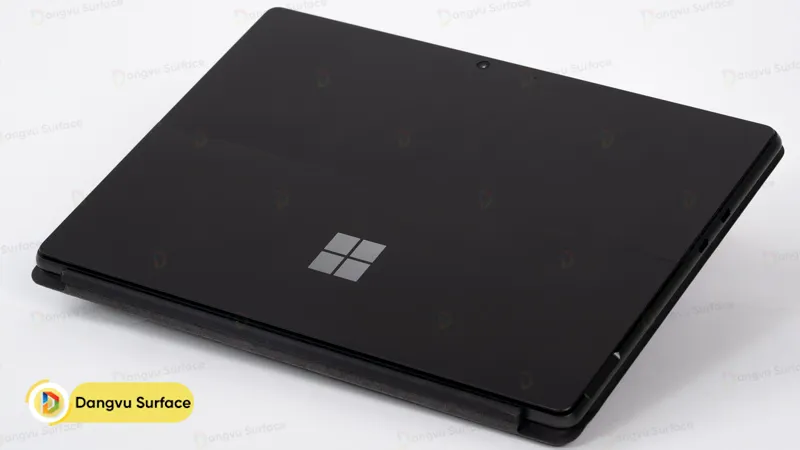 Pro 9 là mẫu laptop cao cấp nhất của Microsoft