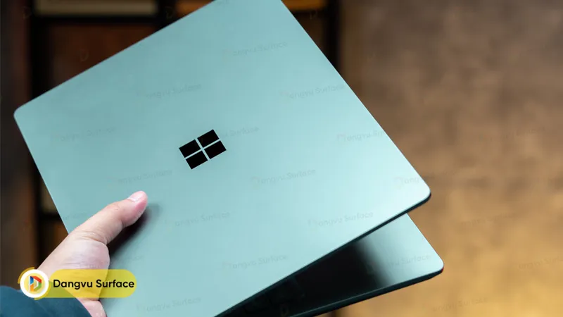 Surface Laptop 5 sở hữu cấu hình được cải tiến đáng kể so với các phiên bản tiền nhiệm